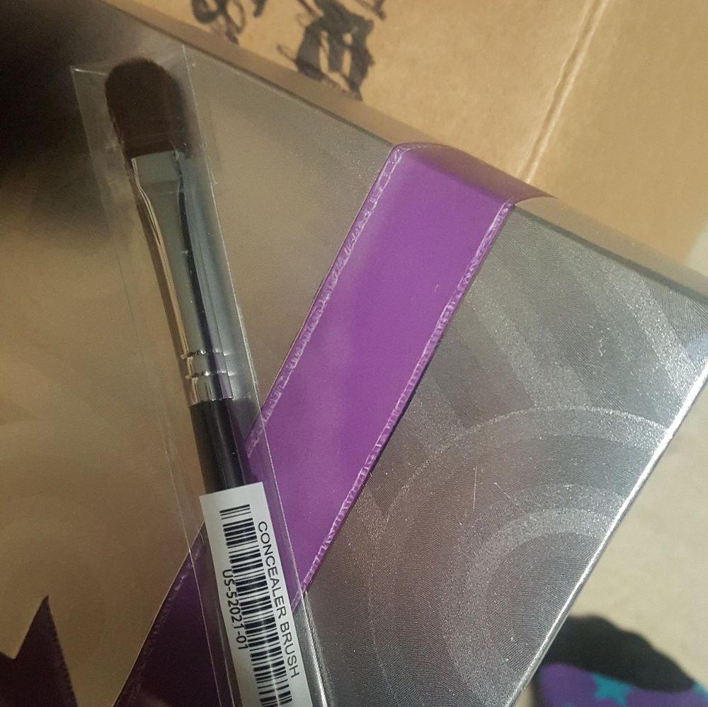 Younique concealer brush